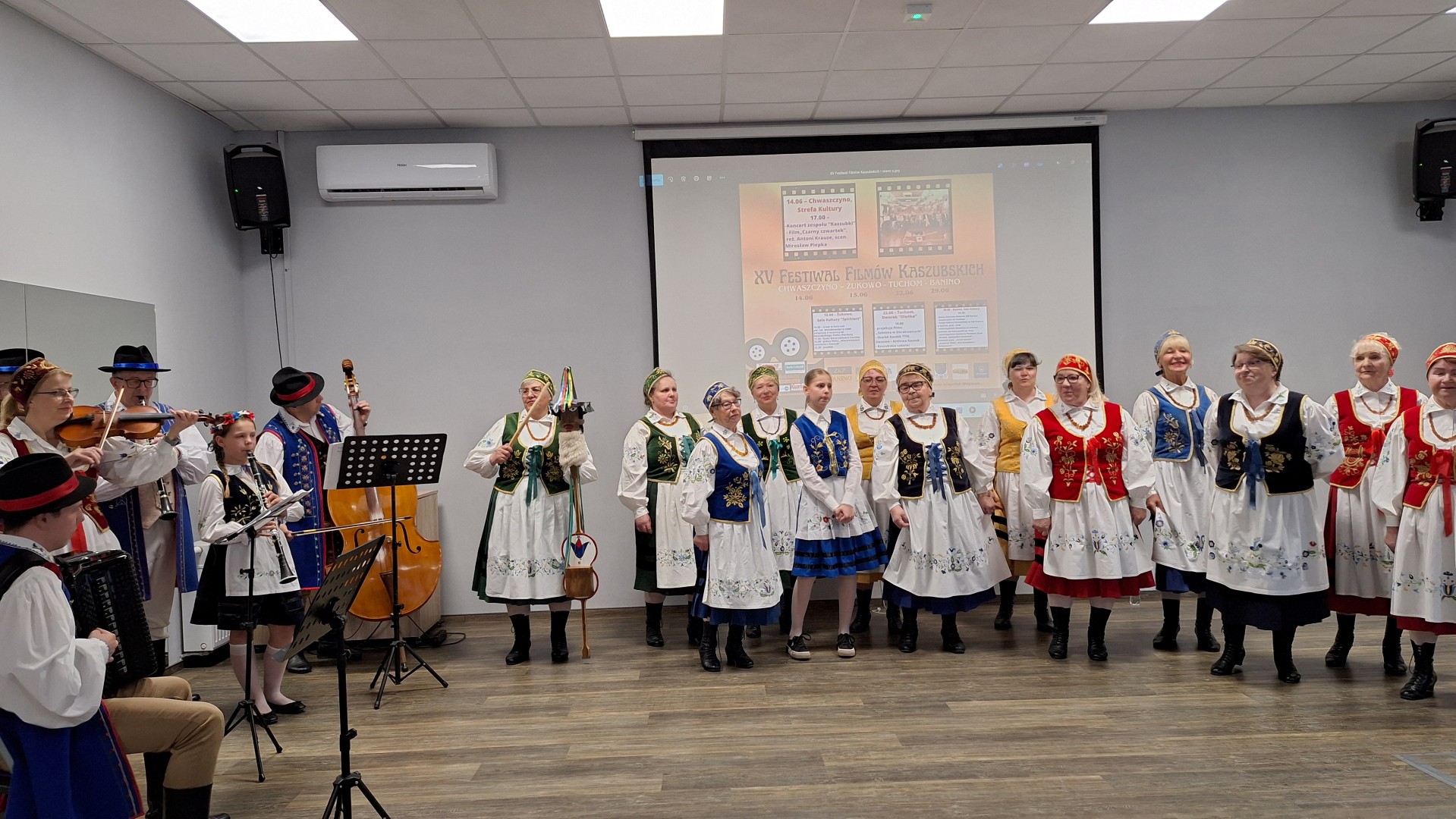 Festiwal Filmów Kaszubskich, występ  chóru „Kaszëbczi”